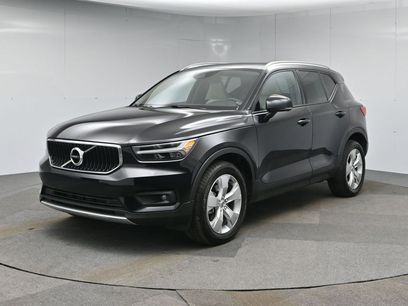 Used 2022 Volvo XC40 T5 Momentum