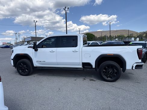 Used 2025 GMC Sierra 2500 AT4 AWD/4WD image 7
