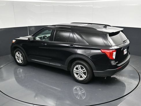 Used 2023 Ford Explorer XLT w/ Equipment Group 202A AWD/4WD image 46