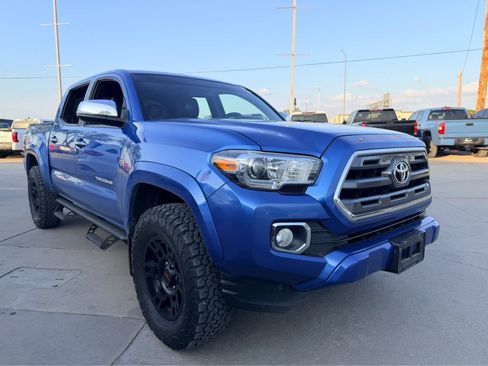 Used 2016 Toyota Tacoma Limited w/ Towing Package image 4