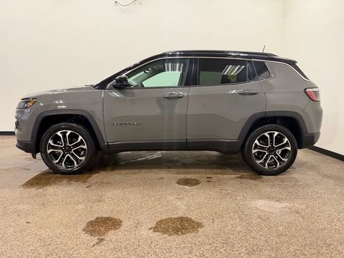 Used 2022 Jeep Compass Limited image 2