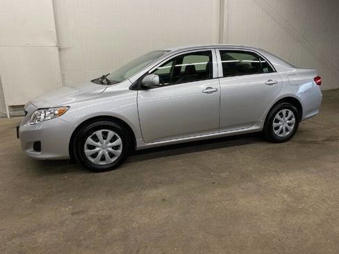 Used 2010 Toyota Corolla XLE image 1