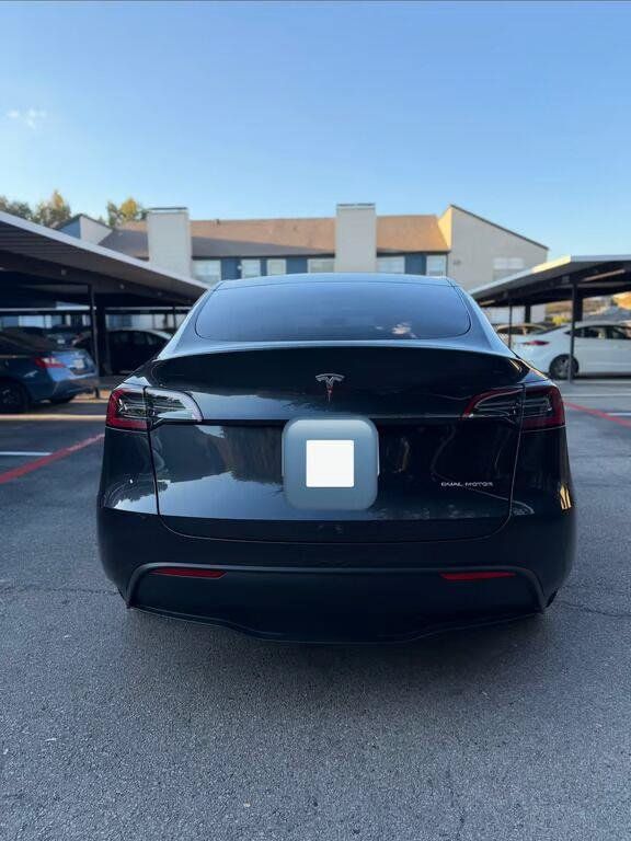Used 2024 Tesla Model Y Long Range AWD/4WD image 3