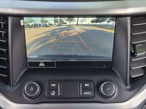 Used 2023 GMC Acadia SLT w/ Preferred Package FWD image 13