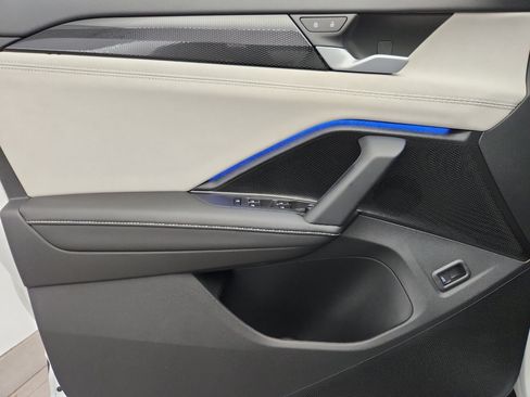 New 2025 Volkswagen Tiguan SE image 8