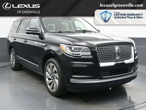 Used 2022 Lincoln Navigator Reserve AWD/4WD image 2