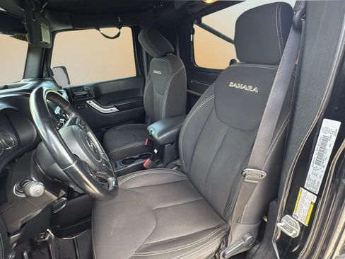 Used 2016 Jeep Wrangler Unlimited Sahara AWD/4WD image 21