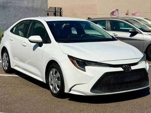 Used 2020 Toyota Corolla LE w/ Carpet Mat Package (TMS) FWD image 2