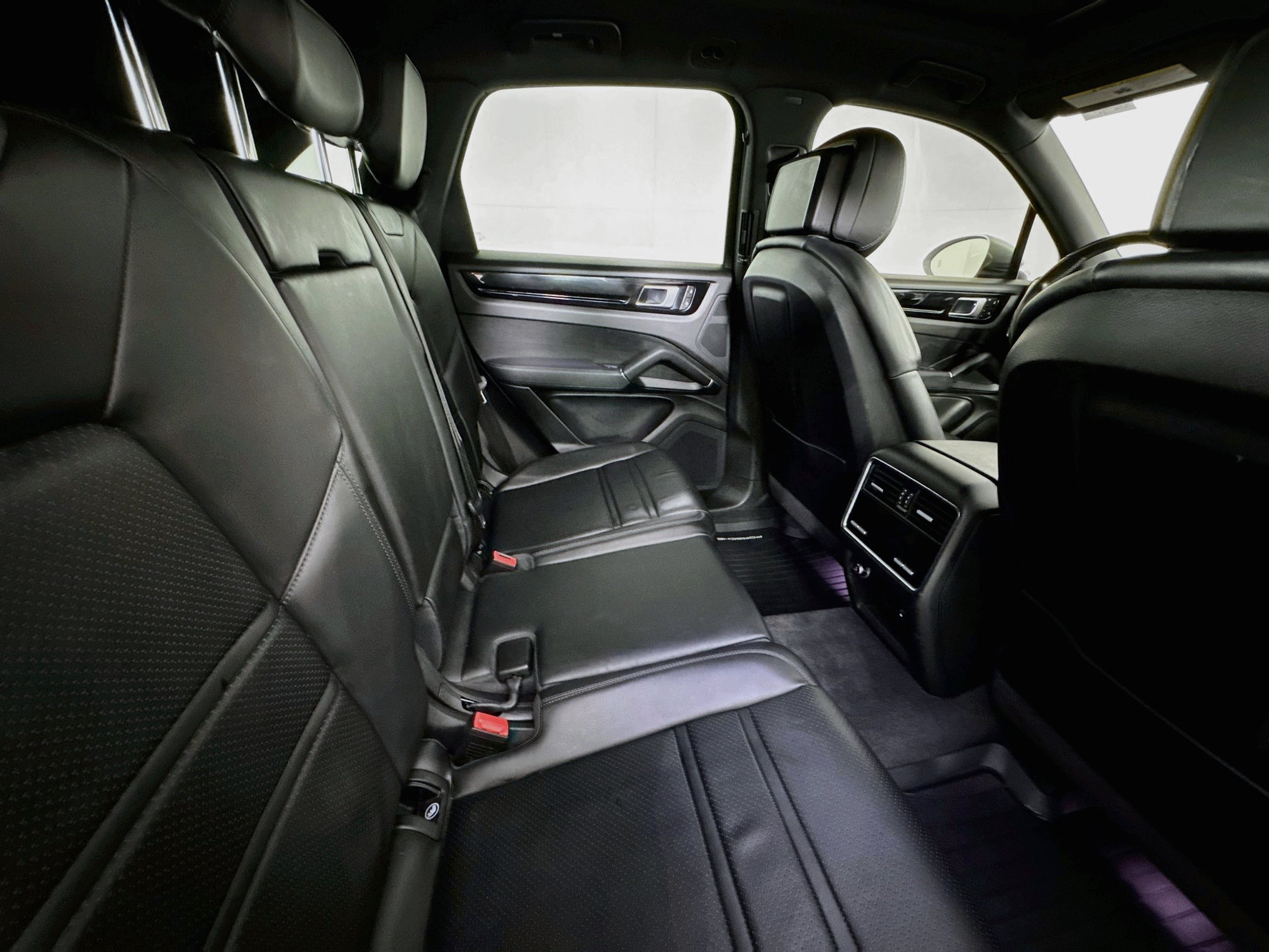 Used 2023 Porsche Cayenne AWD/4WD image 42