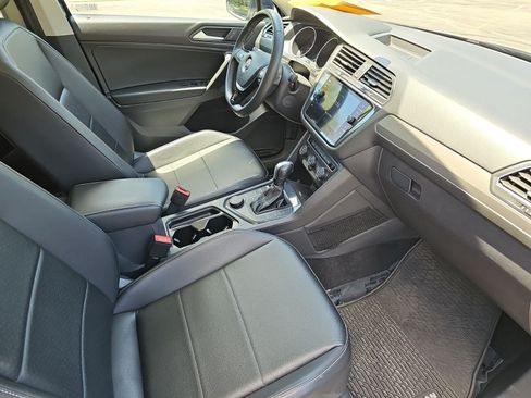 Used 2021 Volkswagen Tiguan SE w/ Panoramic Sunroof Package AWD/4WD image 10