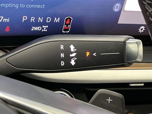 Certified 2025 Buick Envision Avenir image 26