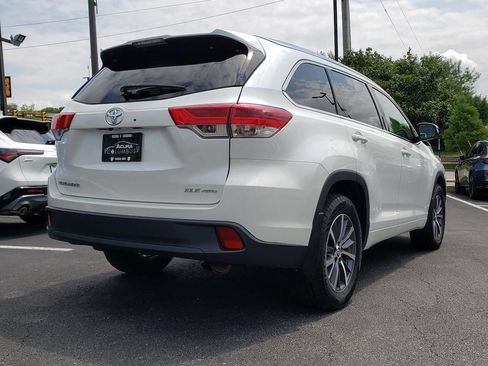 Used 2017 Toyota Highlander XLE AWD/4WD image 11