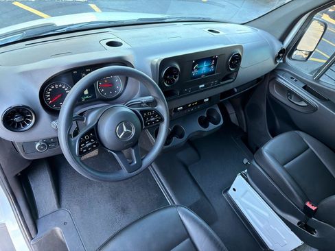 Used 2024 Mercedes-Benz Sprinter 2500 image 26