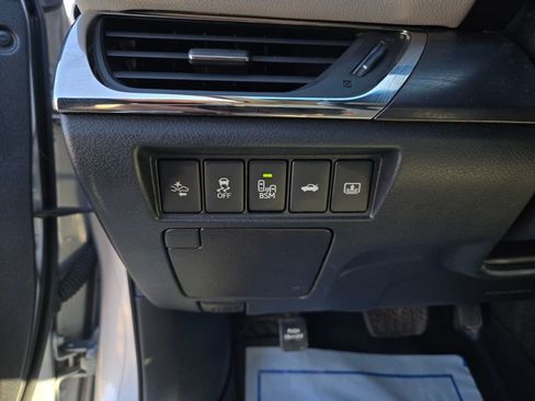 Used 2016 Toyota Avalon Limited image 12