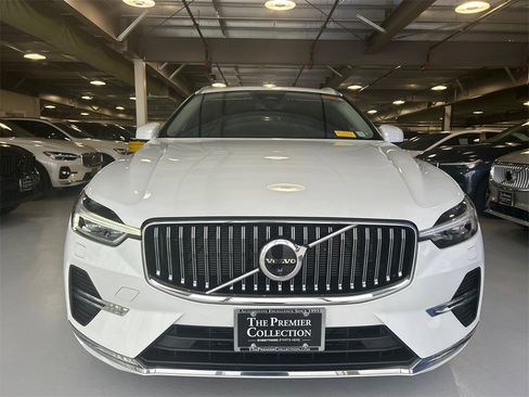 Certified 2023 Volvo XC60 B5 Ultimate w/ Climate Package image 6