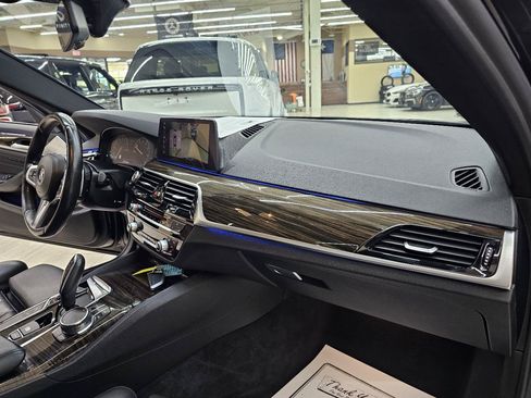 Used 2019 BMW 530i w/ M Sport Package RWD image 23