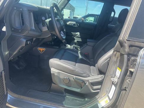 Used 2025 Ford Bronco Badlands image 7
