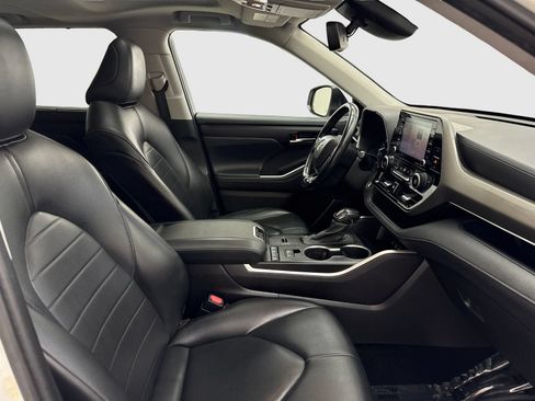 Used 2021 Toyota Highlander XLE FWD image 43