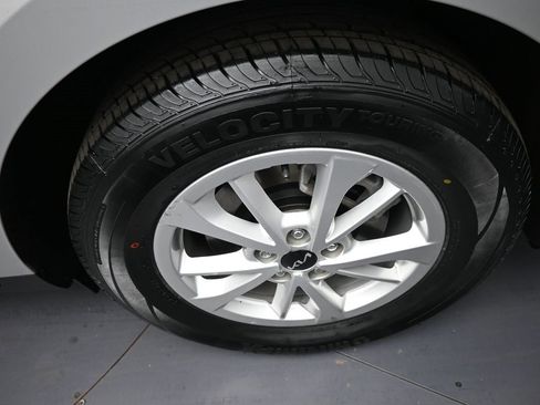 Certified 2023 Kia Carnival LX image 15