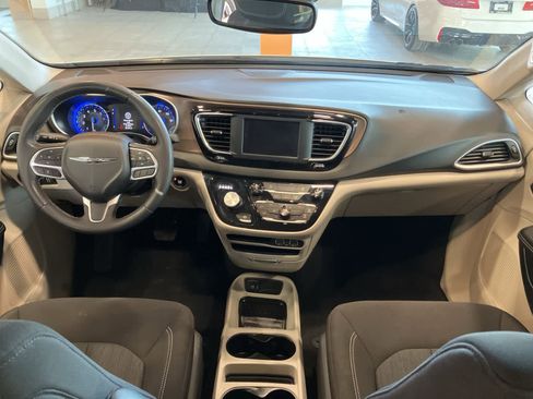 Used 2024 Chrysler Voyager LX image 23