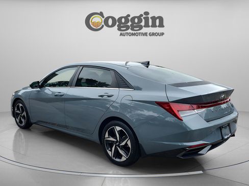 Used 2022 Hyundai Elantra Limited image 3