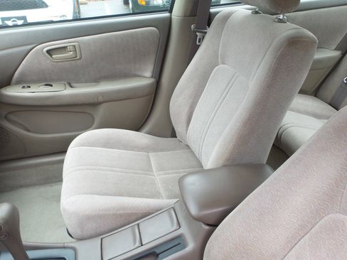 Used 1998 Toyota Camry LE image 17