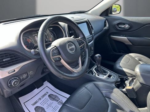 Used 2018 Jeep Cherokee Limited w/ Technology Group FWD image 13
