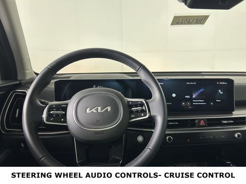 Used 2025 Kia Sorento S w/ Panoramic Sunroof Package image 9