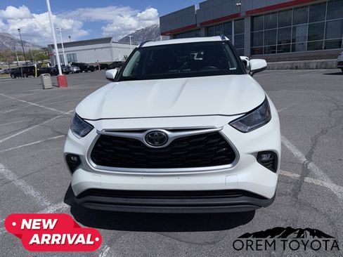 Used 2020 Toyota Highlander XLE image 2