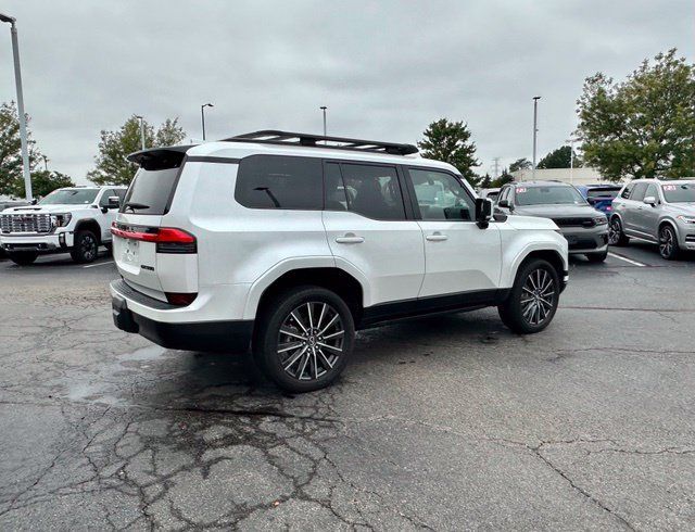Used 2024 Lexus GX 550 w/ Accessory Package (31) AWD/4WD image 13