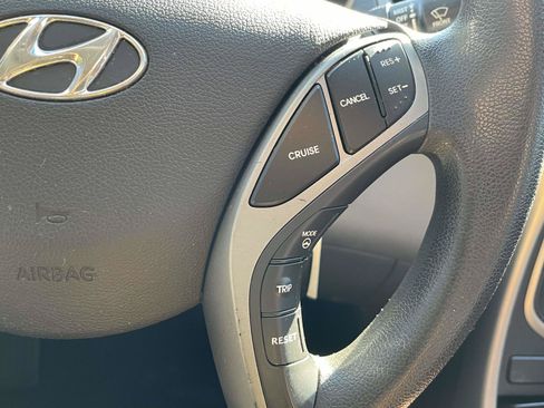 Used 2015 Hyundai Elantra SE w/ Option Group 02 FWD image 21