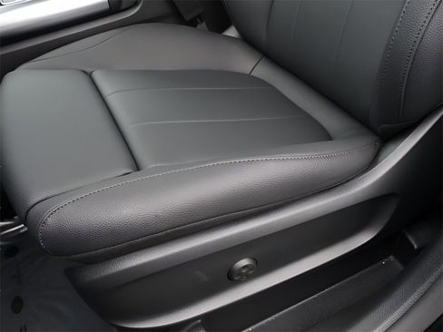 Used 2025 Mercedes-Benz GLA 250 4MATIC image 53