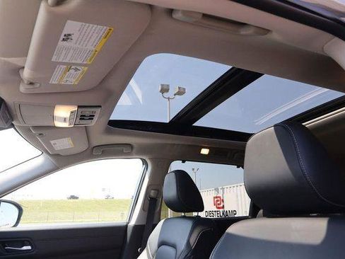 Used 2025 Nissan Pathfinder SL w/ SL Premium Package image 9