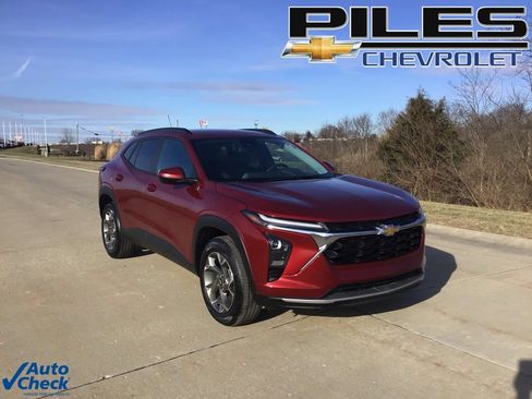 Used 2025 Chevrolet Trax LT w/ LT Convenience Package image 1