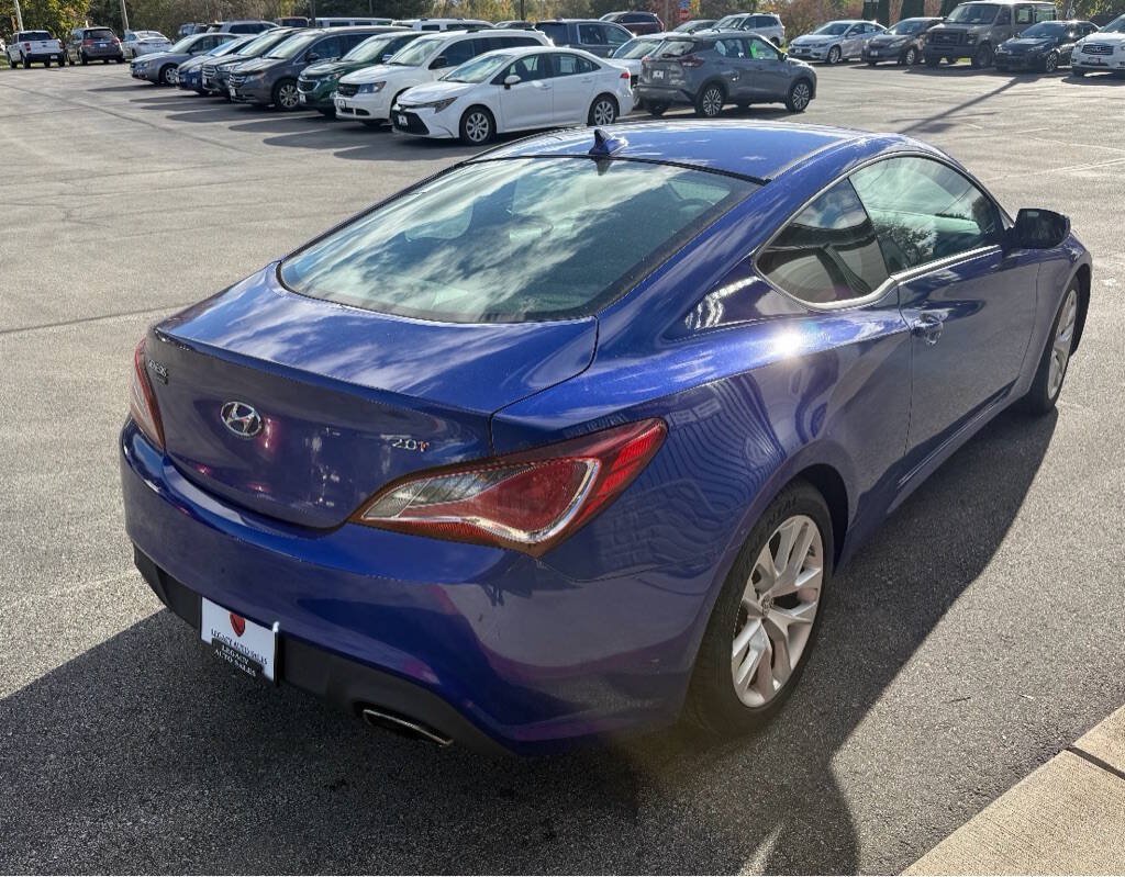 Used 2013 Hyundai Genesis 2.0T RWD image 4