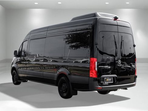 Used 2025 Mercedes-Benz Sprinter 2500 w/ Dashboard Charging Package image 8