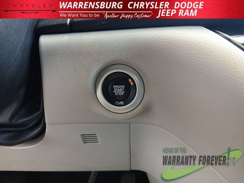 Used 2022 Chrysler Pacifica Touring-L FWD image 29