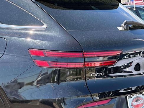 Used 2026 Genesis GV70 2.5T Advanced AWD/4WD image 9