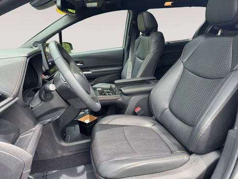 Used 2025 Toyota Sienna XLE Woodland Edition AWD/4WD image 9