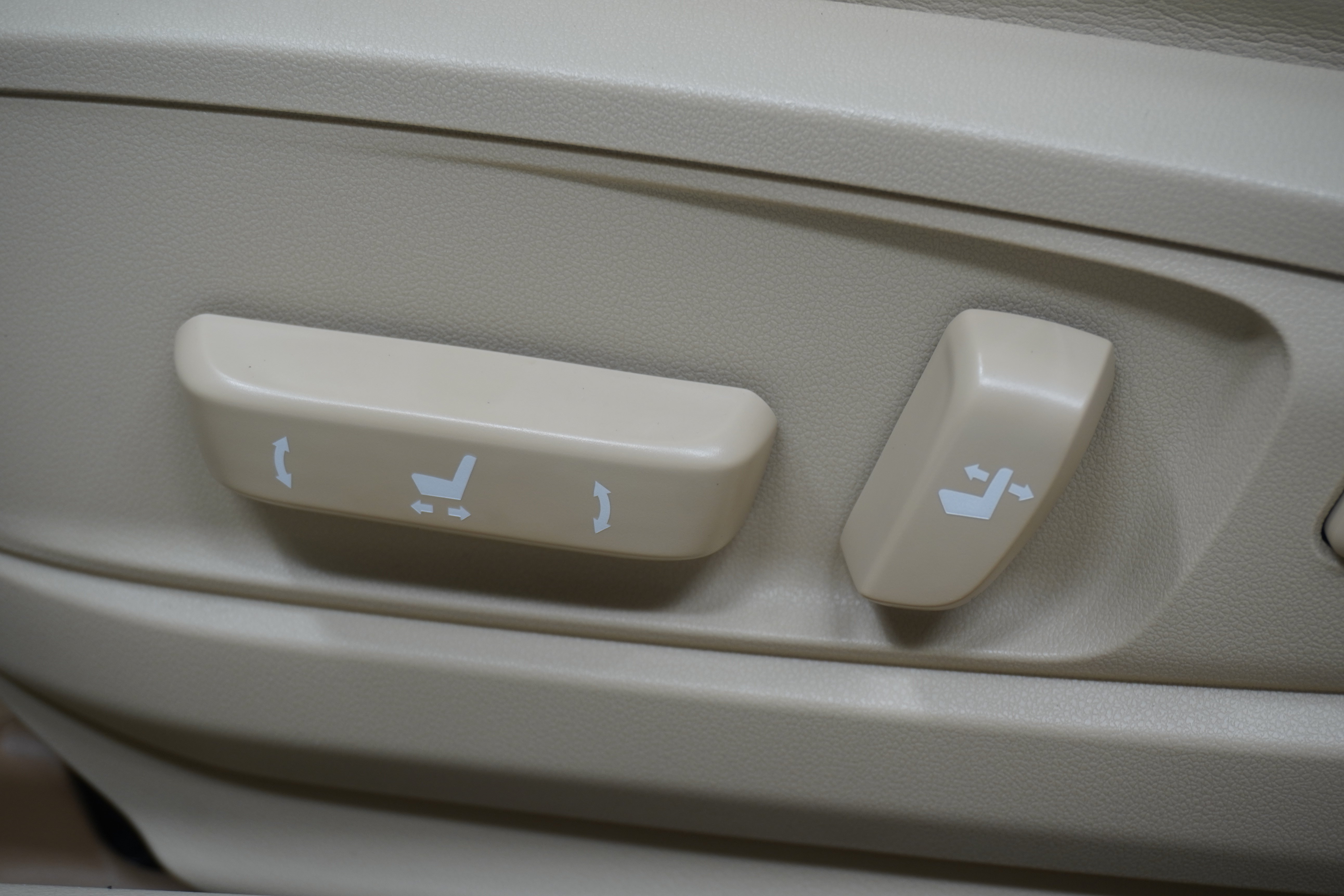 Used 2013 Lexus ES 350 w/ Luxury Pkg FWD image 13