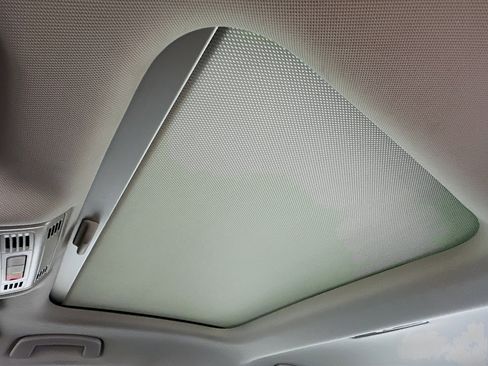 Used 2025 Volkswagen Jetta SE image 25