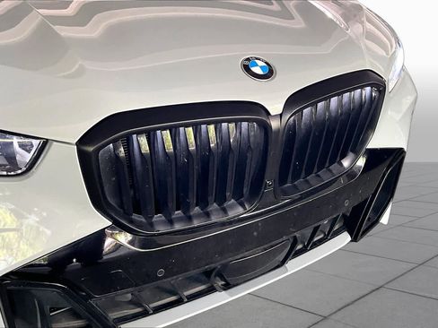 Used 2024 BMW X5 xDrive40i w/ M Sport Package AWD/4WD image 29