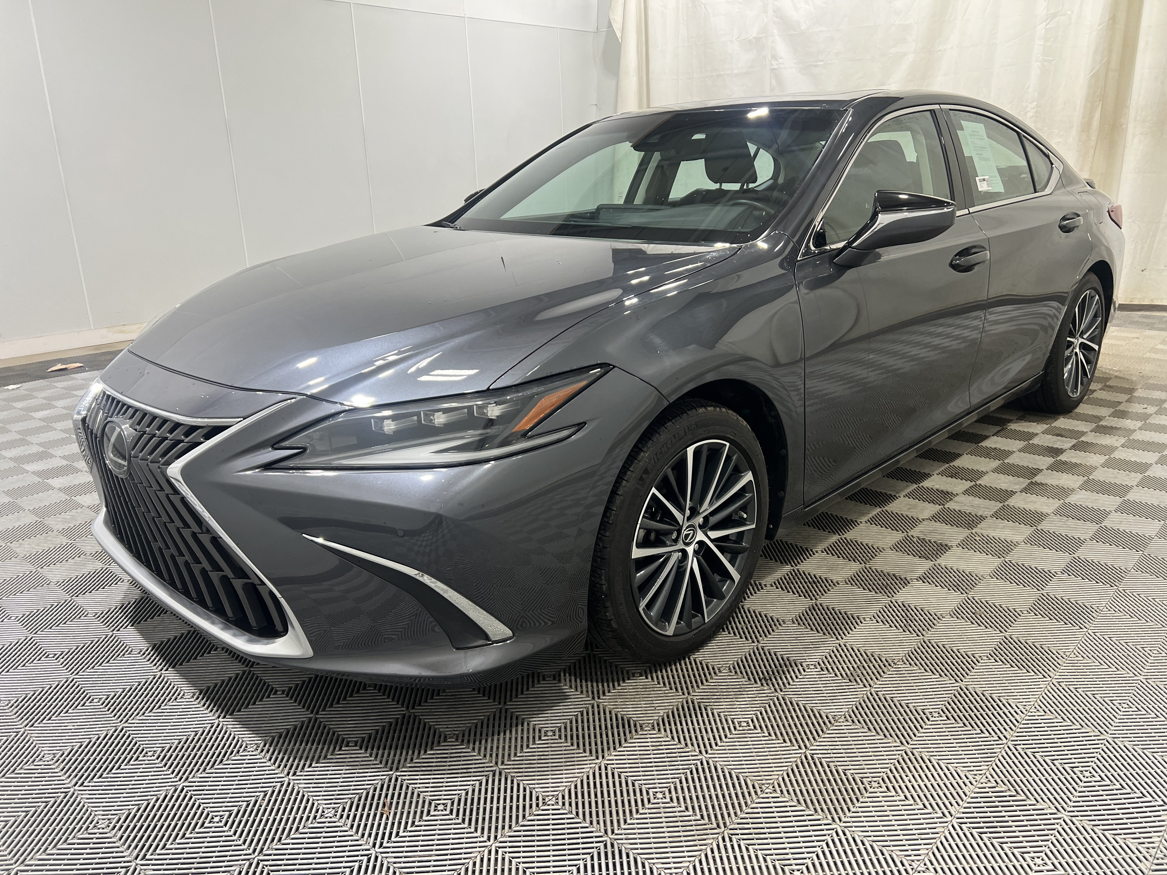 Used 2024 Lexus ES 300h FWD image 1