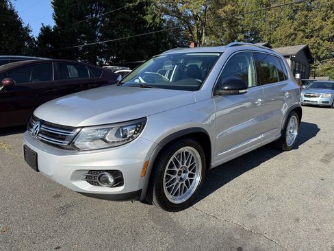 Used 2017 Volkswagen Tiguan Sport image 2