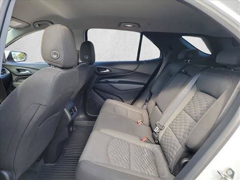 Used 2018 Chevrolet Equinox LT FWD image 14
