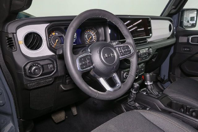 Used 2026 Jeep Wrangler Unlimited Sahara AWD/4WD image 20