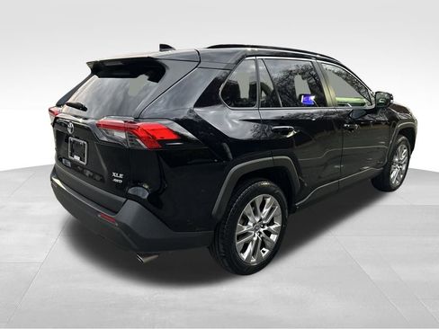 Used 2023 Toyota RAV4 XLE Premium image 5