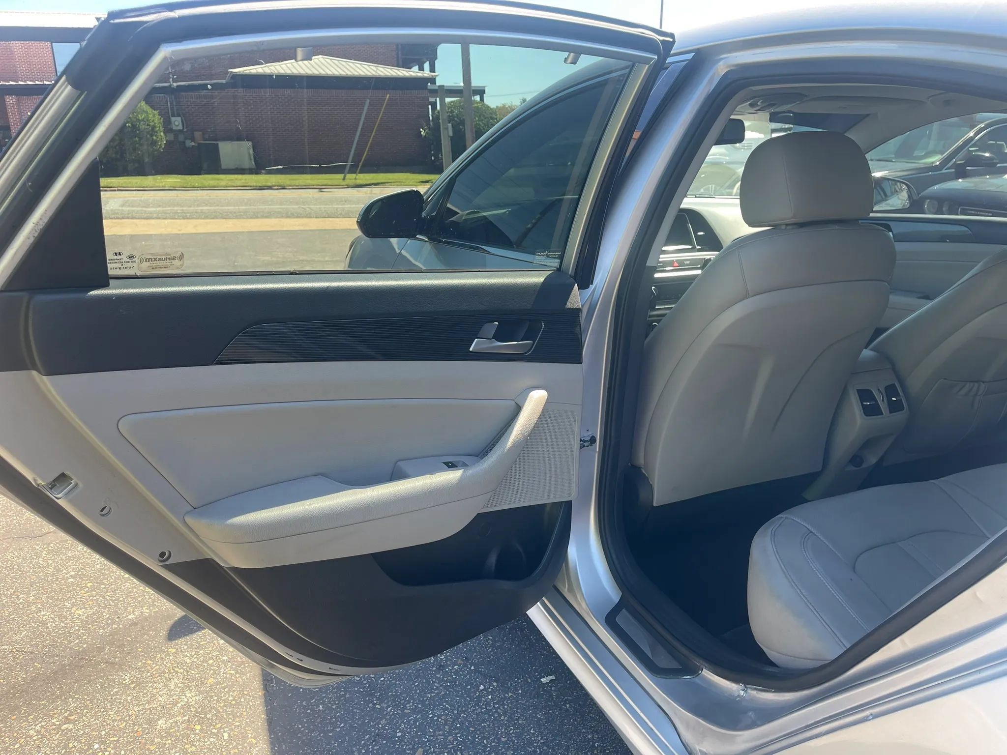 Used 2018 Hyundai Sonata Limited w/ Cargo Package FWD image 25