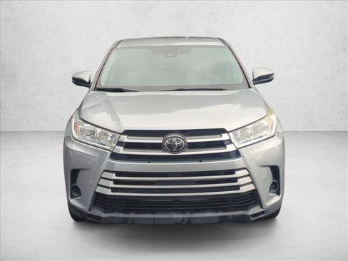 Used 2019 Toyota Highlander LE FWD image 2