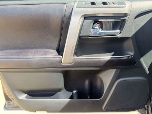 Used 2016 Toyota 4Runner SR5 Premium image 12